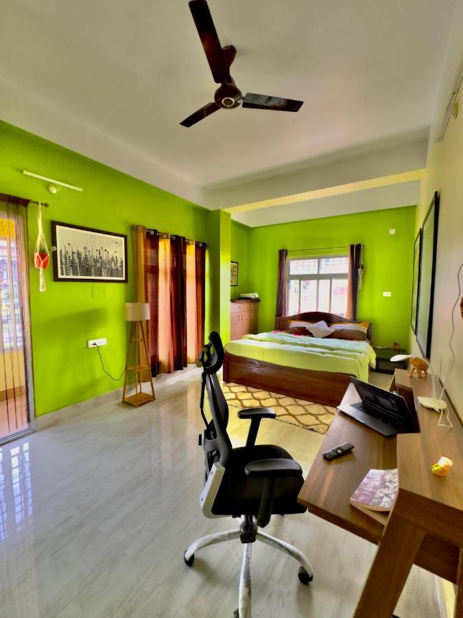 Three Little Birds Homestay Guwahati Zewnętrze zdjęcie
